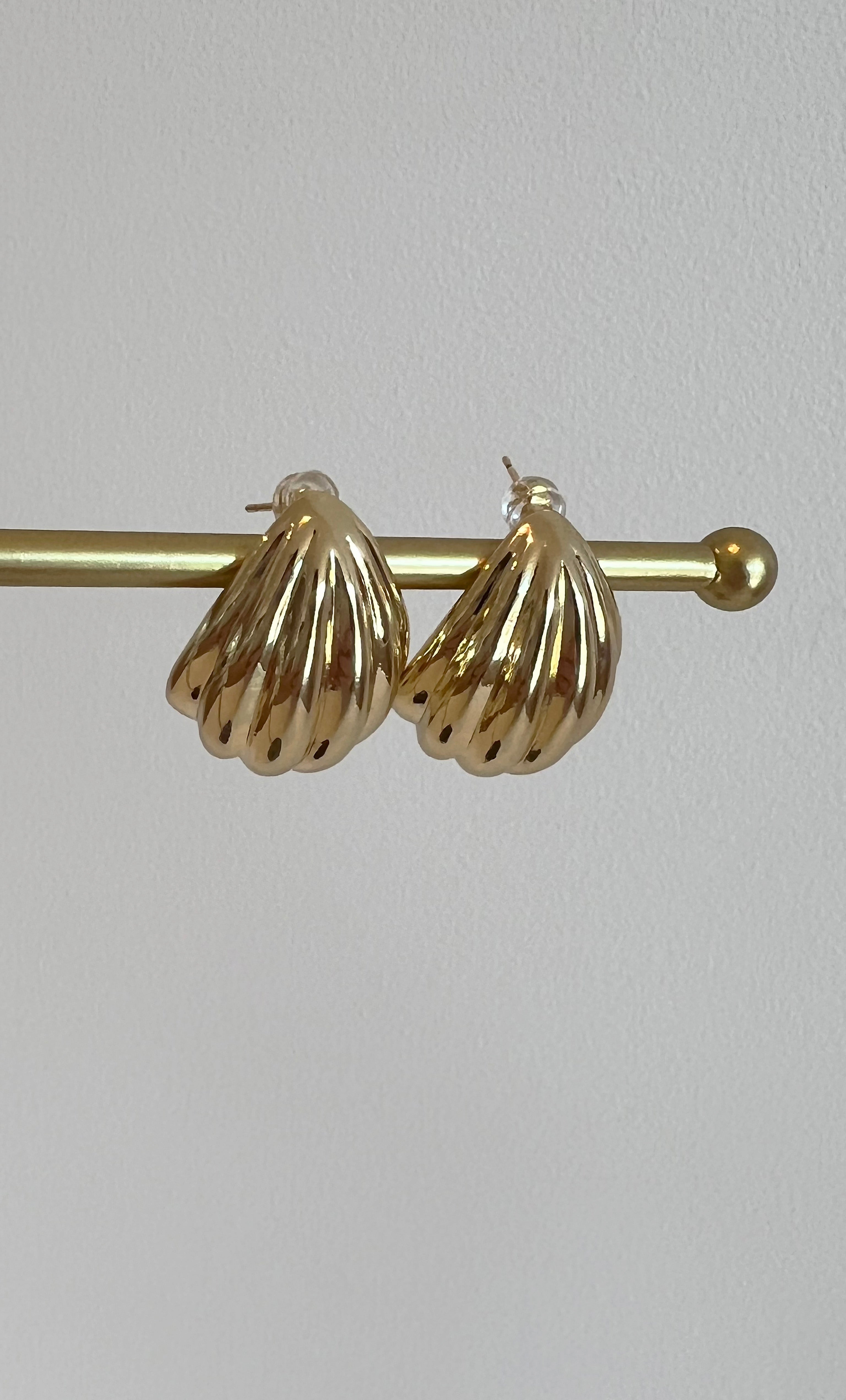 The Tunik Bold Organic Shell Earrings - GOLD